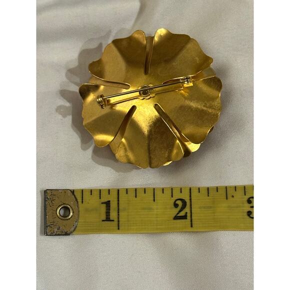 Vintage Gold Toned Flower Brooch with Faux Pearl, Carnation, Rose Design Large - Picture 4 of 6
